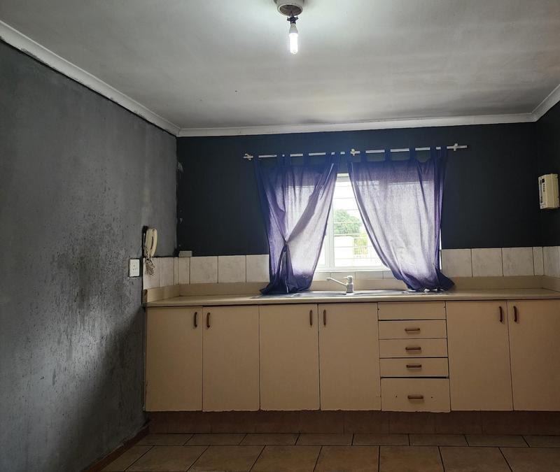 6 Bedroom Property for Sale in Zeekoevlei Western Cape